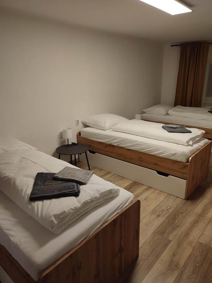 Apartman Tulipan Hnusta Exterior foto
