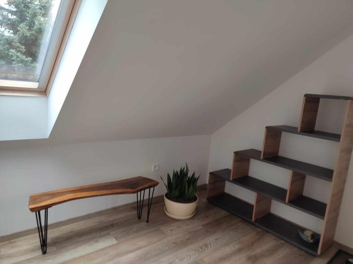 Apartman Tulipan Hnusta Exterior foto