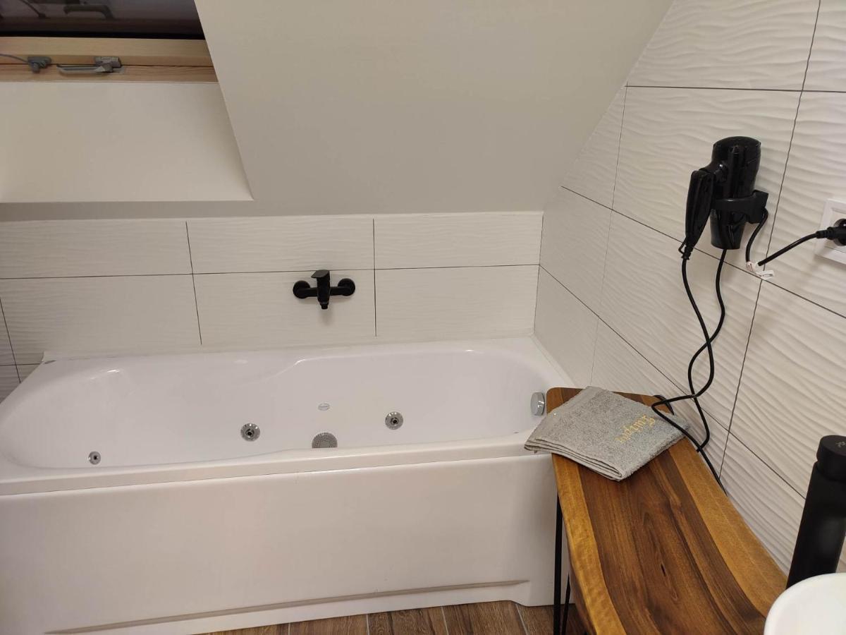 Apartman Tulipan Hnusta Exterior foto