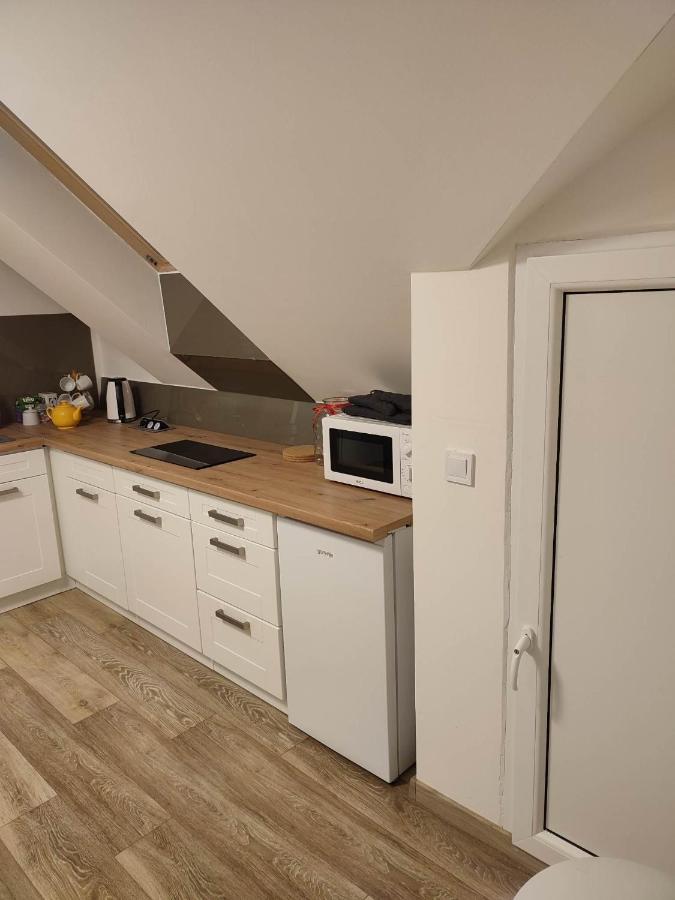 Apartman Tulipan Hnusta Exterior foto