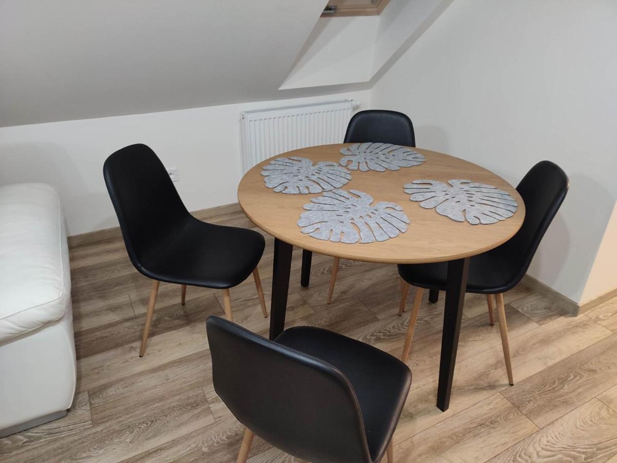 Apartman Tulipan Hnusta Exterior foto